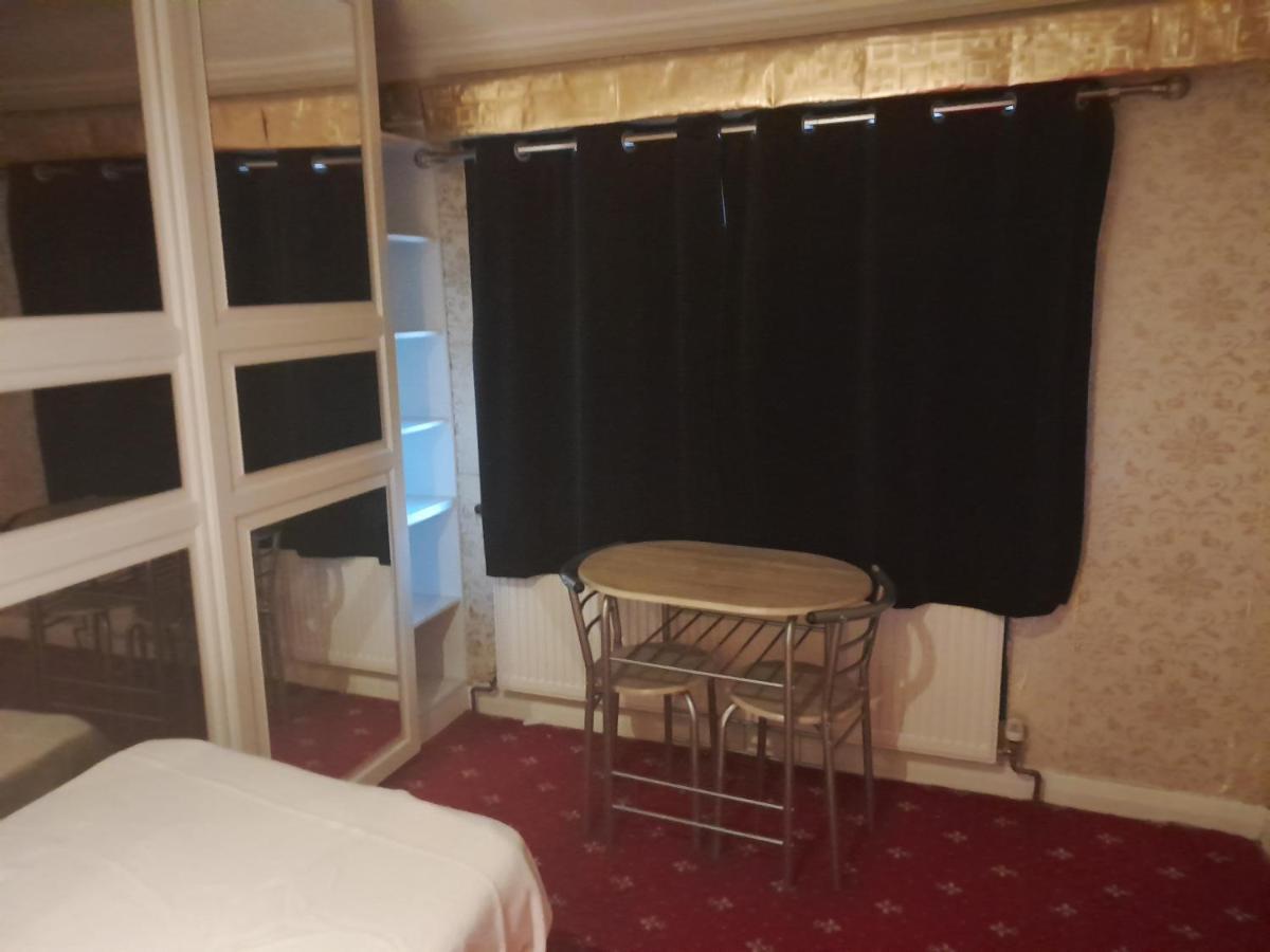 Апартаменты Lovely 1-Bed Studio In Лондон Экстерьер фото