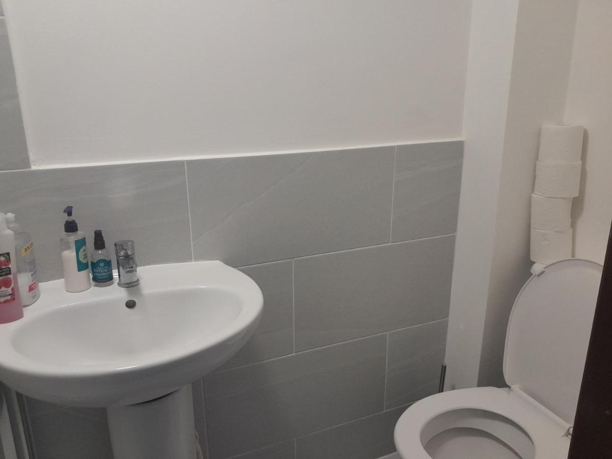 Апартаменты Lovely 1-Bed Studio In Лондон Экстерьер фото