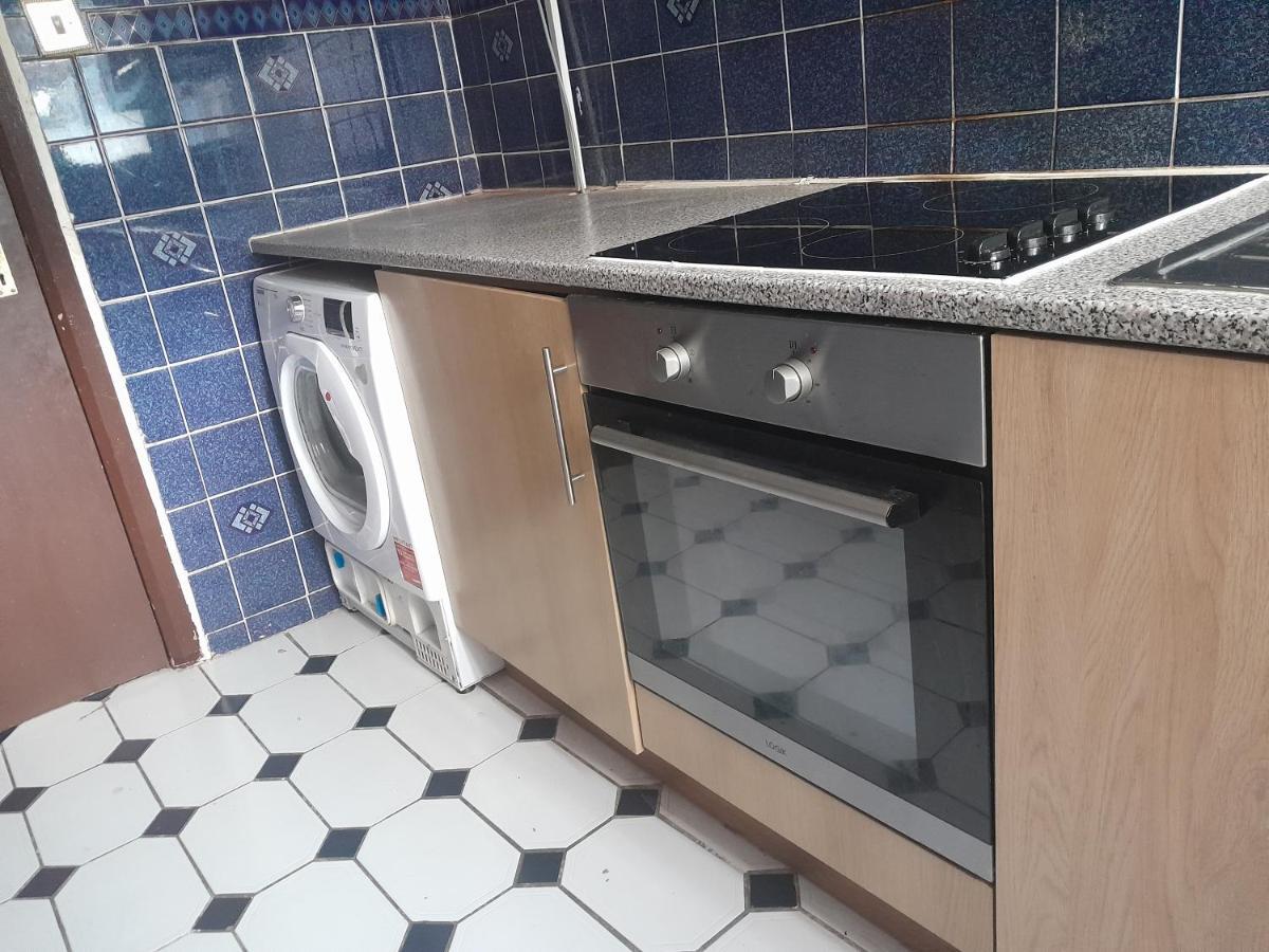 Апартаменты Lovely 1-Bed Studio In Лондон Экстерьер фото