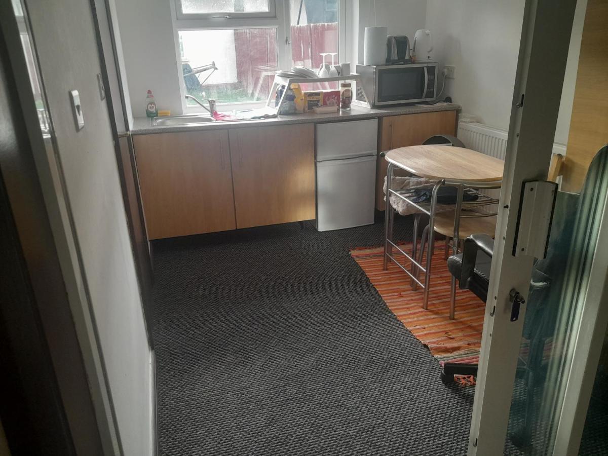 Апартаменты Lovely 1-Bed Studio In Лондон Экстерьер фото